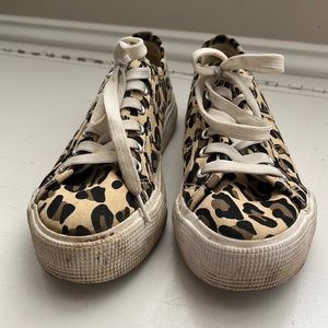 Cheetah print low top lace up sneakers women’s size 6